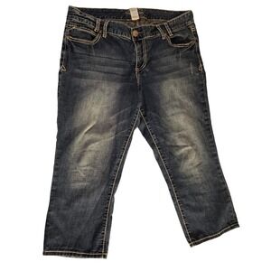 Maurices Womens Blue Denim Dark Wash 16 Contrast Stitch Embroidered Capri Jeans